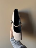 Woman's shoes - Image 3