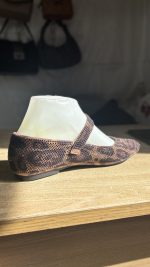 Woman's shoes