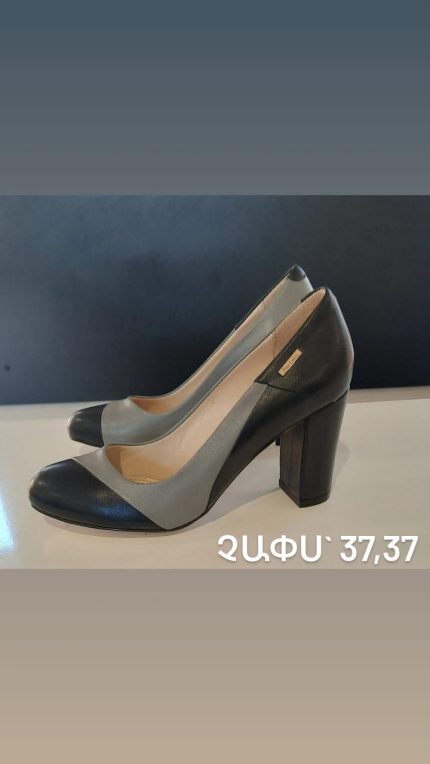 Woman's shoes