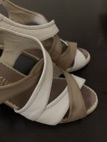 Woman's shoes - Image 3
