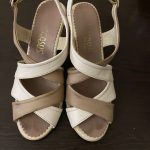 Woman's shoes