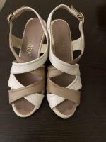 Woman's shoes